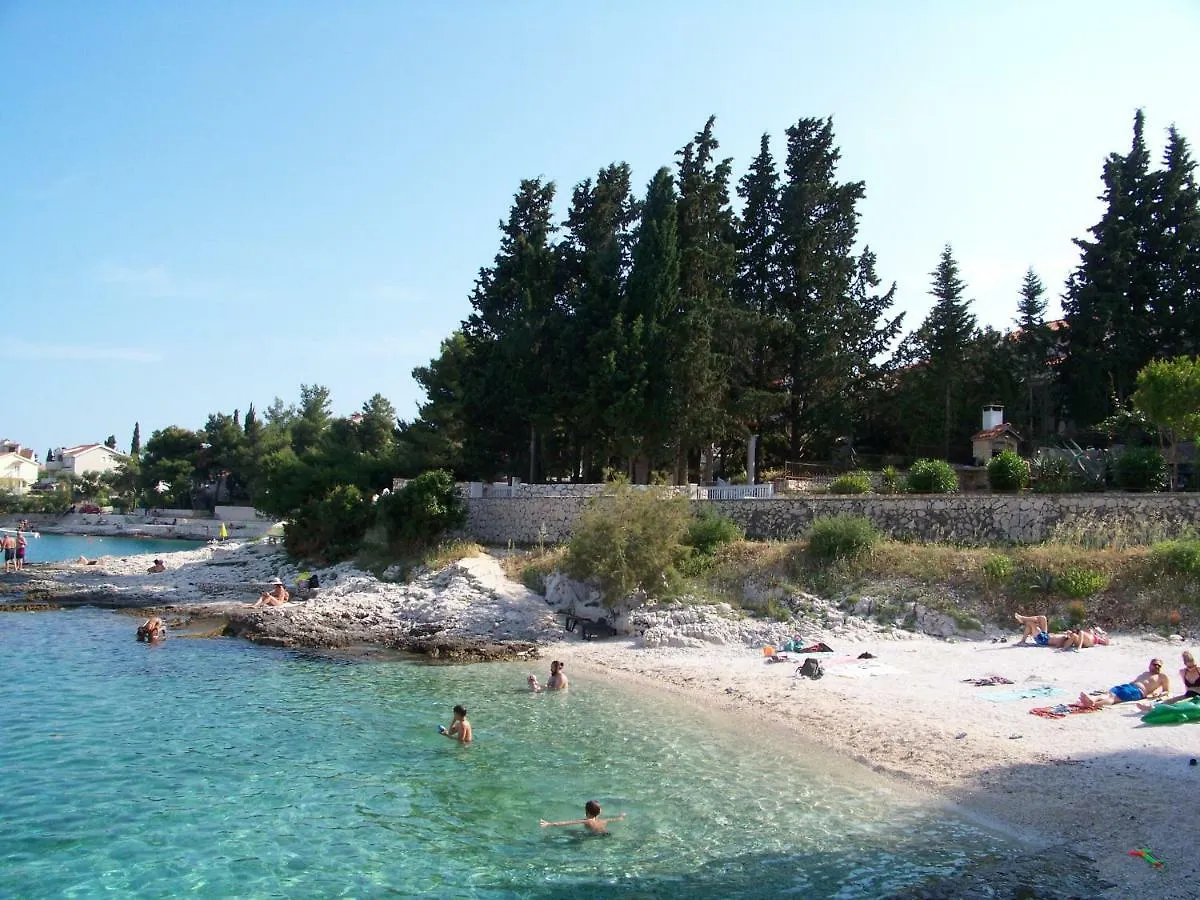 Apartment House Juretic - 50 M From The Beach Trogir
