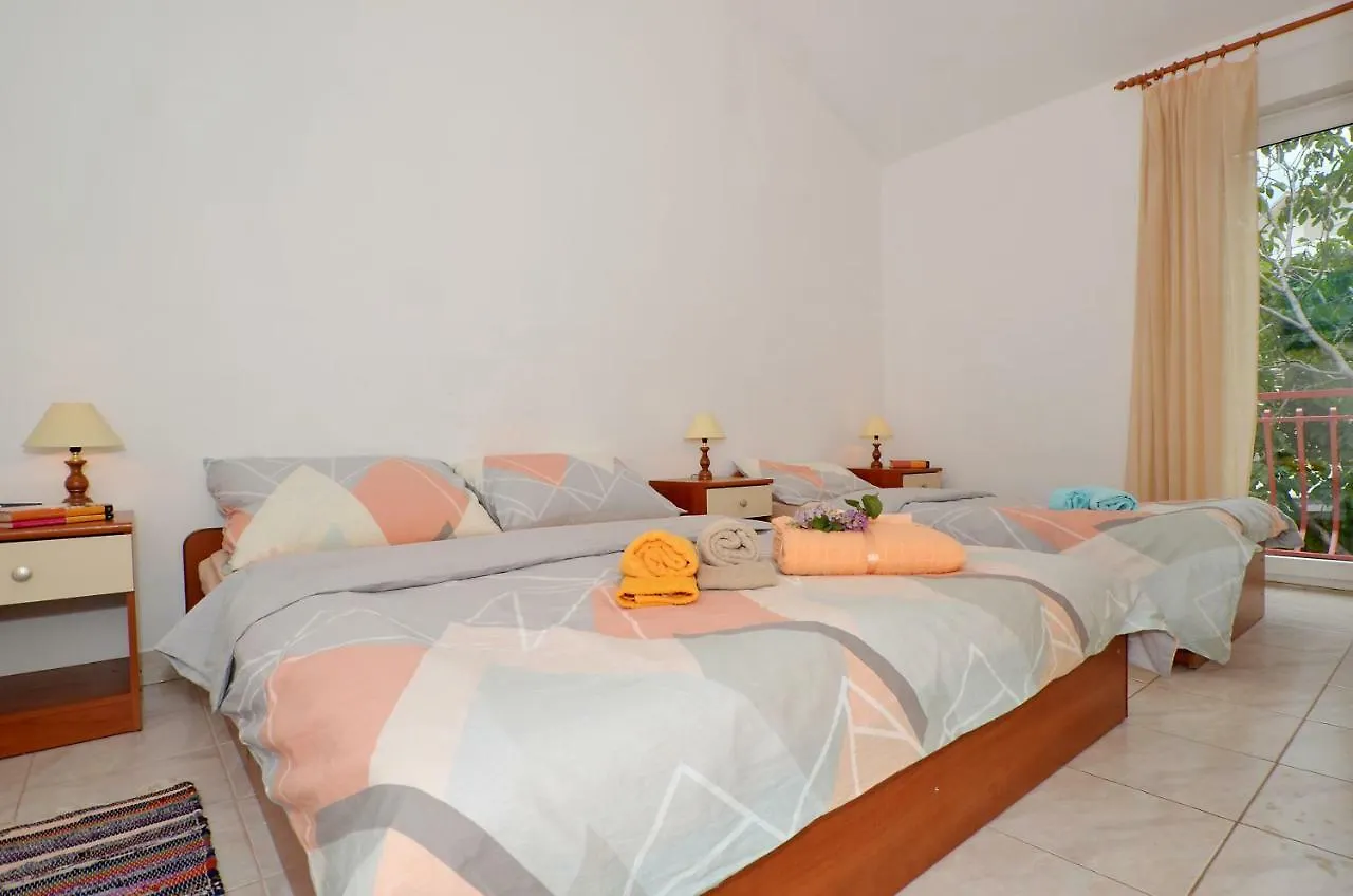 Apartment House Juretic - 50 M From The Beach Trogir