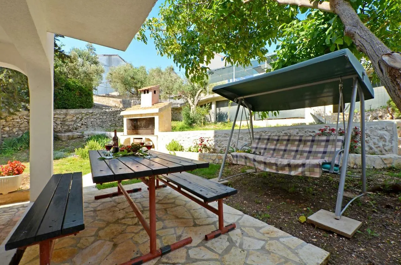 Apartment House Juretic - 50 M From The Beach Trogir