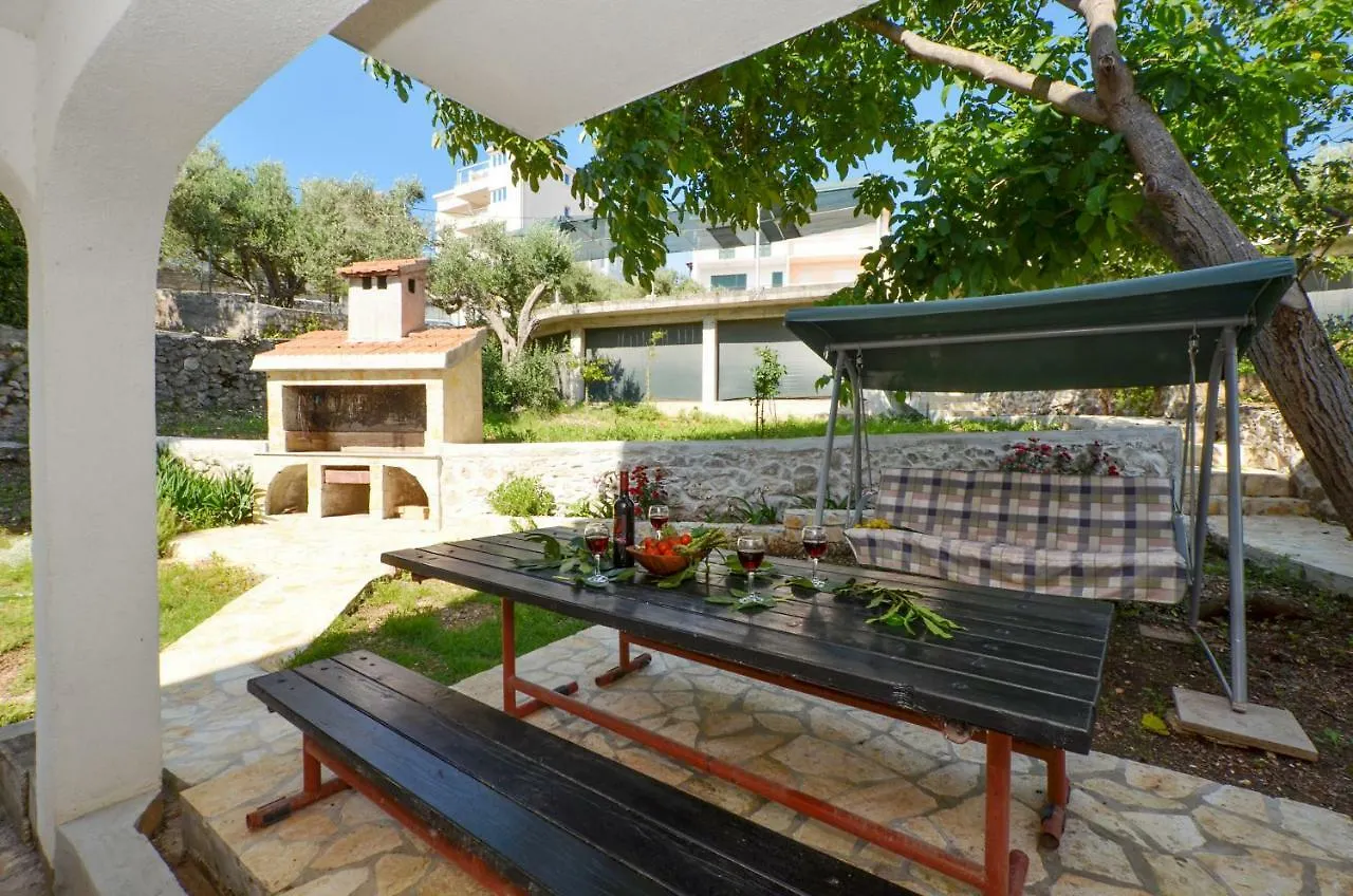 Apartment House Juretic - 50 M From The Beach Trogir