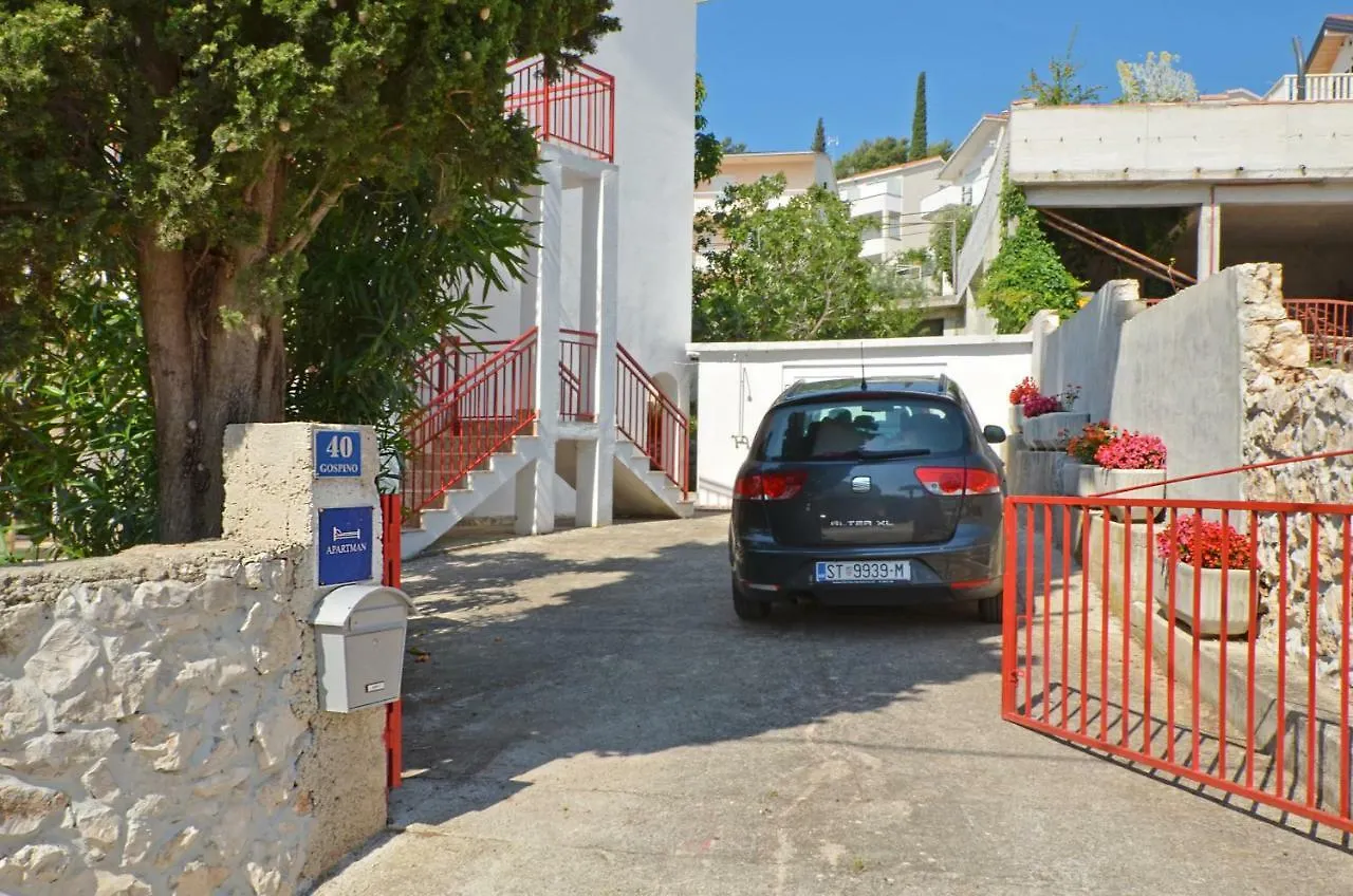 Apartment House Juretic - 50 M From The Beach Trogir