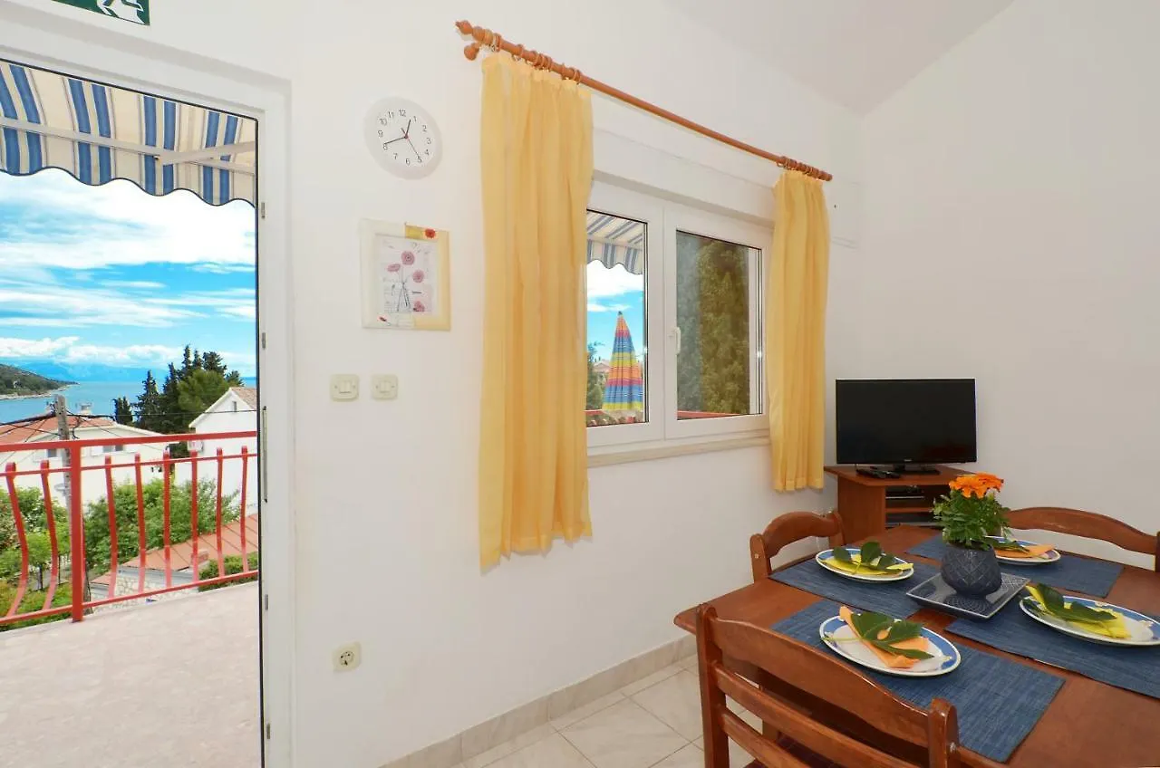 Apartment House Juretic - 50 M From The Beach Trogir