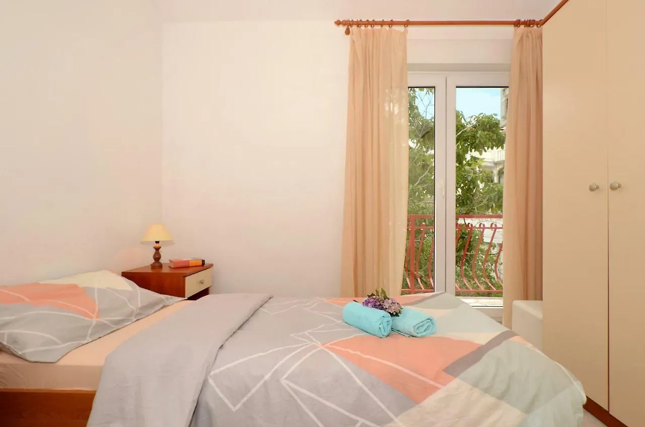 Apartment House Juretic - 50 M From The Beach Trogir