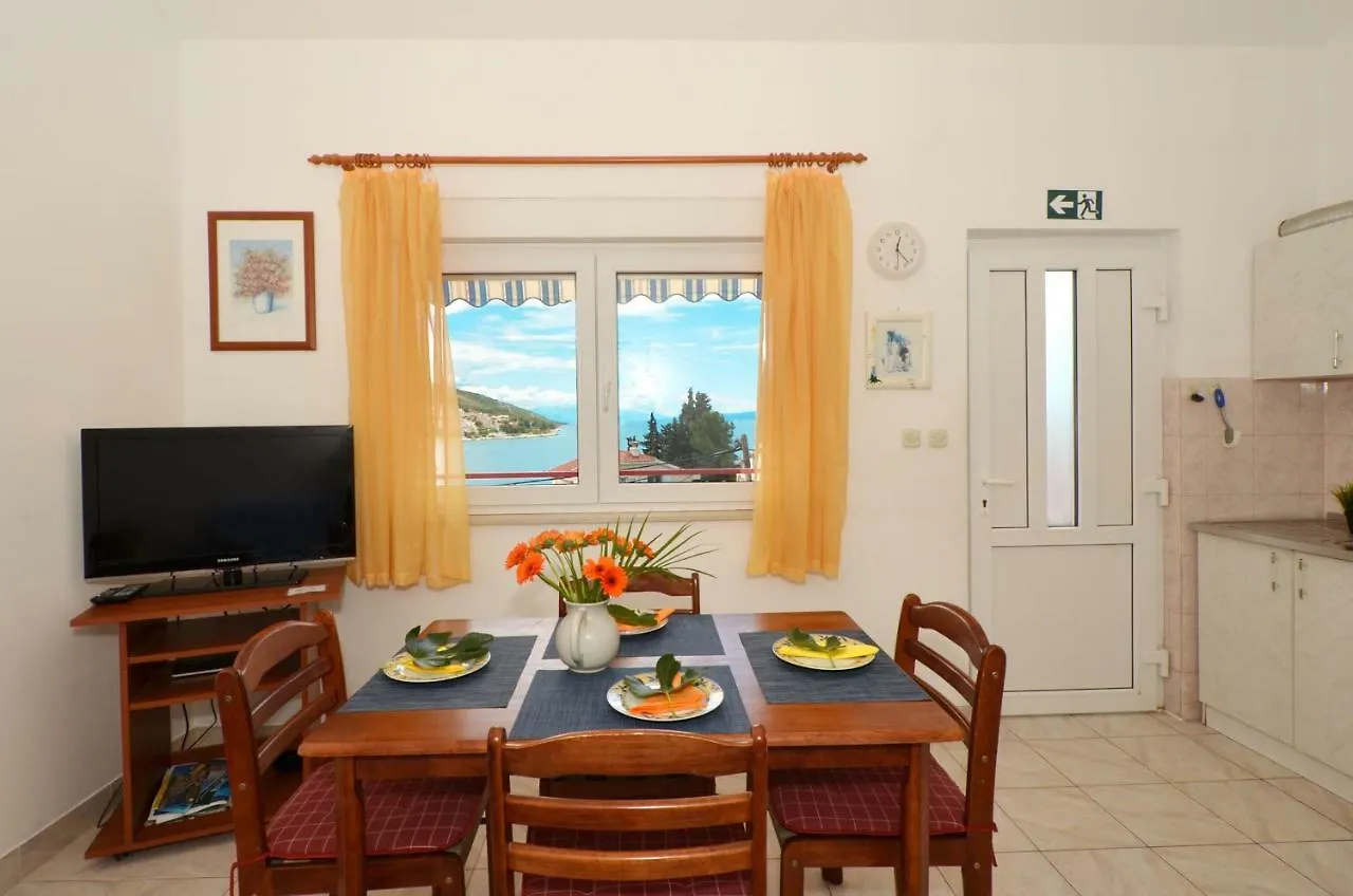 Apartment House Juretic - 50 M From The Beach Trogir Kroatien