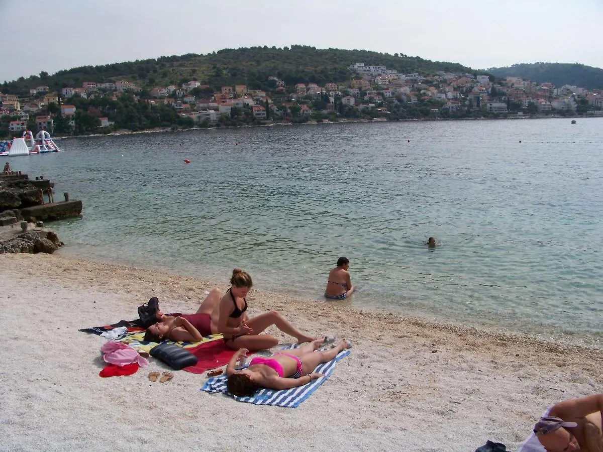 Apartment House Juretic - 50 M From The Beach Trogir