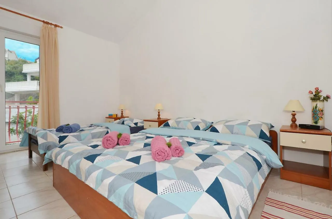 Apartment House Juretic - 50 M From The Beach Trogir