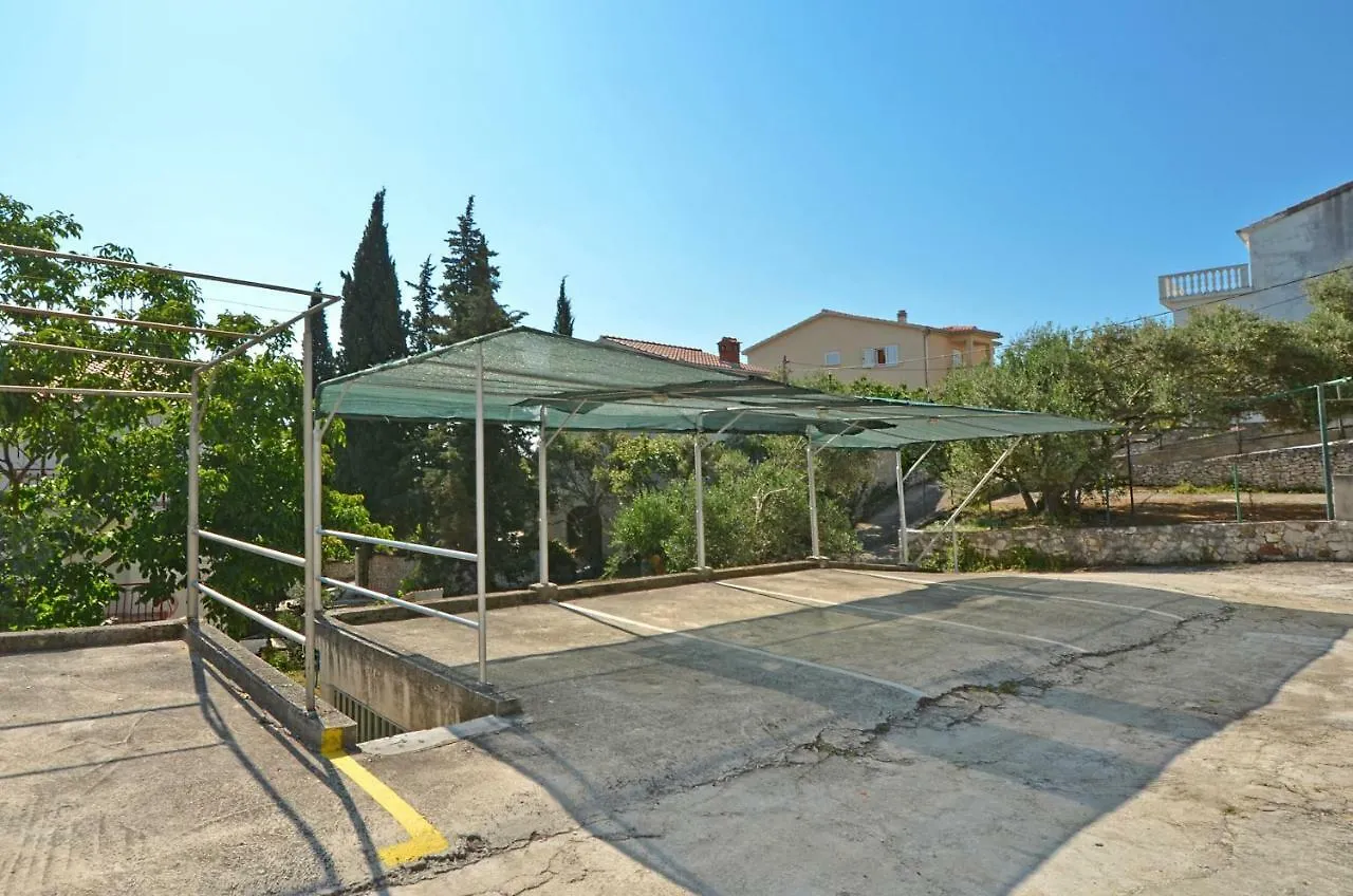 Apartment House Juretic - 50 M From The Beach Trogir