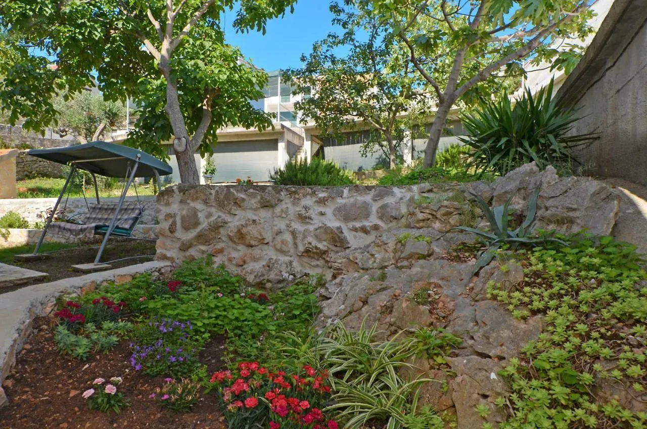 Apartment House Juretic - 50 M From The Beach Trogir